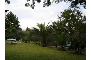 Greece Privát Kryopighi, Exterior